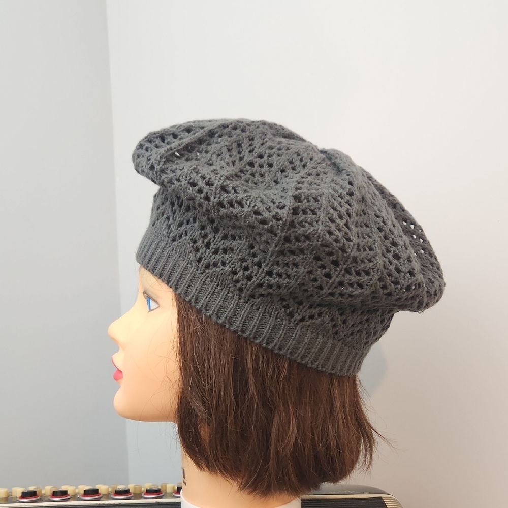 SUPER CUTE GREY KNIT BERET